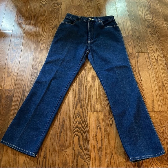 Vintage high-waisted dark wash women’s straight leg mom jeans in size 14 - Picture 2 of 15